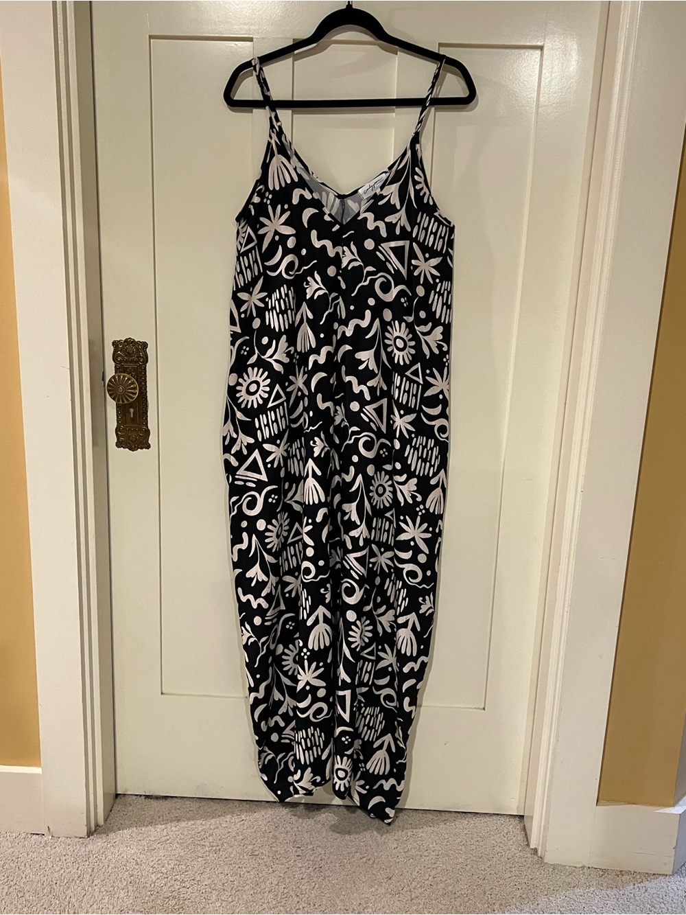 Carly Jean Los Angeles Black & Cream Floral Maxi Dress Summer Resort Medium